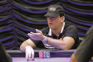 Gustavo Lopes chiude il 2016 WSOP $10.000 Main Event come chip leader
