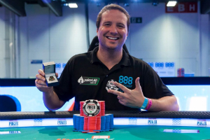 Il celebre giocatore brasiliano Bruno Foster vince il suo primo anello d’oro del WSOP Circuit