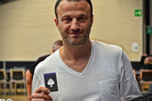 Roberto Parlato guida i 62 superstiti dell’IPO25 al Day 4