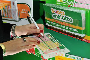 Il bando di gara SuperEnalotto con base d’asta di 100 milioni di euro inviato al MEF
