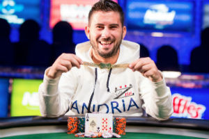 Davide Suriano è il nuovo componente del team di Lottomatica Poker