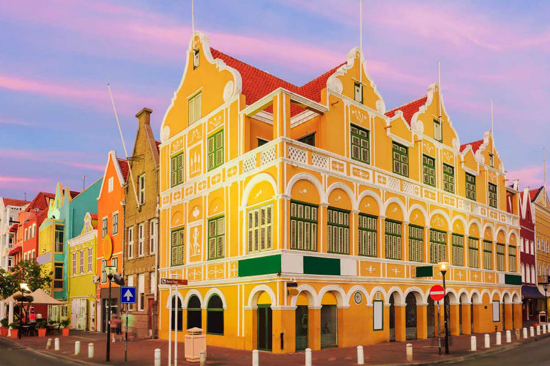 La Banca del Curaçao si Unisce all’Autorità per il Gioco d’Azzardo Olandese nella Lotta alle Scommesse Illegali